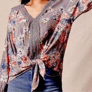 Sivana Sadie Tie-Front floral print blouse in  Dove Grey sz XL
